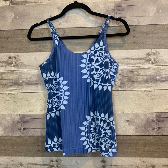 Patagonia Tops - Patagonia Tank Blue Medallion Print M Bra Work out